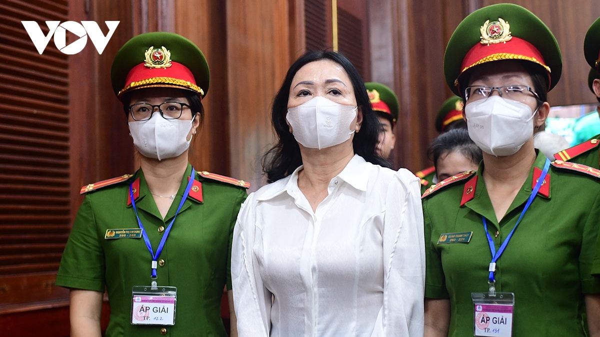 Hình ảnh phiên tòa xét xử Trương Mỹ Lan và đồng phạm vụ Vạn Thịnh Phát